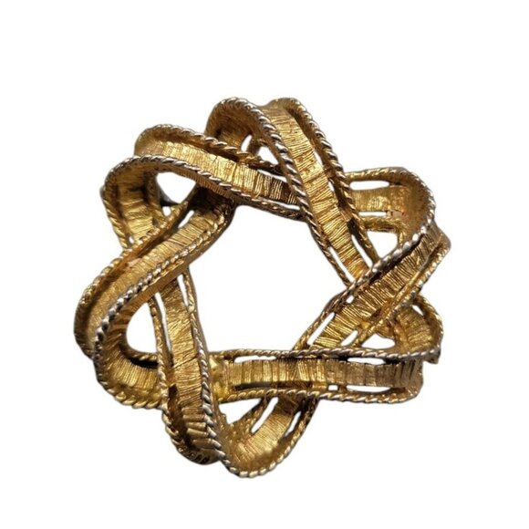 Lisner Intertwined Star Ribbon Brooch Gold Plated Textured Bow Vintage Pin - Picture 10 of 11